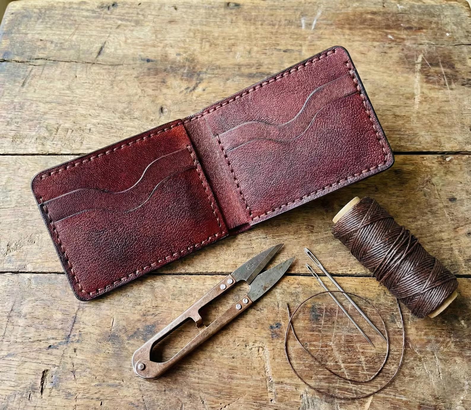 Leather Bifold Wallet for Mens, Genuine Sheepskin Handmade Leather Card Holder, Slim Minimalist Wallet, Hand-Stitched Gift for Him